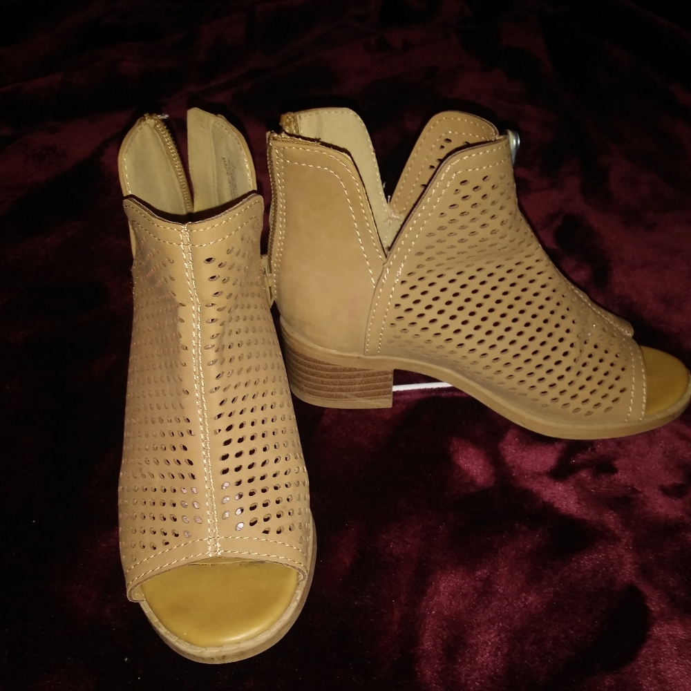 Girl's Shoes